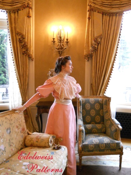 anne-of-avonlea-film-costume-parlor diana-barry's-wedding-dress