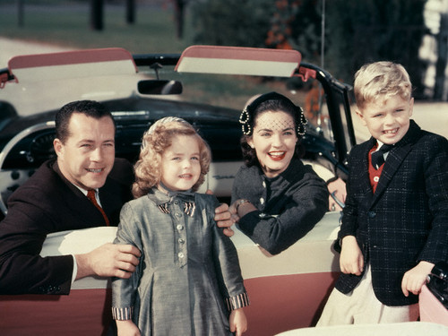 1950s-family-in-car