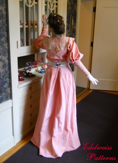 anne-of-avonlea-movie-costume-reproduction diana-barry-pink-gown