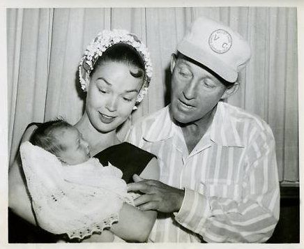 bing-and-kathryn-crosby-baby-picture bing-crosby-and-baby-son-picture