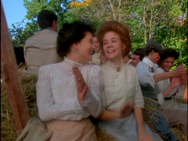 diana-barry-anne-shirley-anne-of-avonlea-costumes anne-of-avonlea-film-costumes-sewing