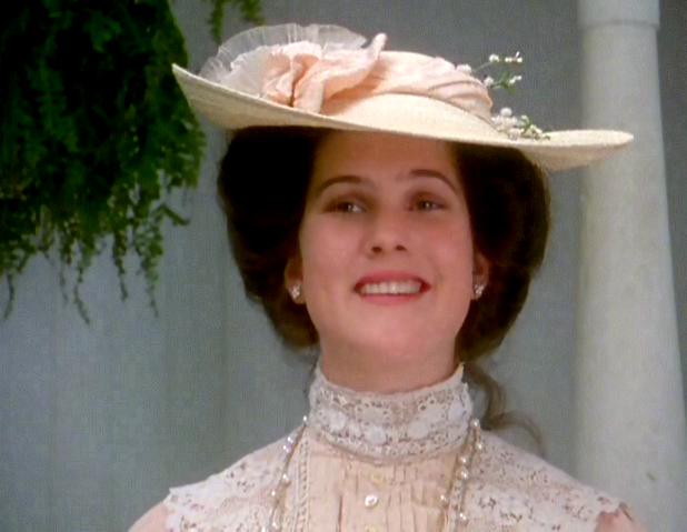 diana-barry-close-up-shot diana-barry-scuyler-grant-anne-of-avonlea-costume