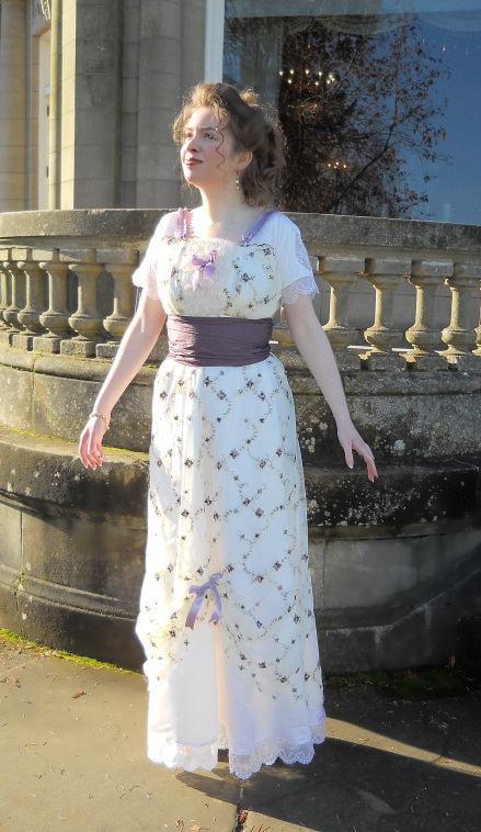 edwardian-tea-gown-1911 titanic-era-lace-tea-dress