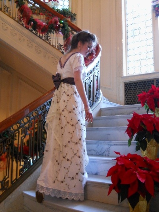 lace-edwardian-tea-gown-37 victorian-christmas-dress-in-a-mansion