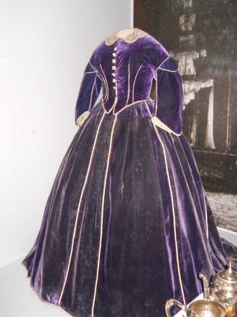 mary-todd-lincoln-gown purple-civil-war-gown