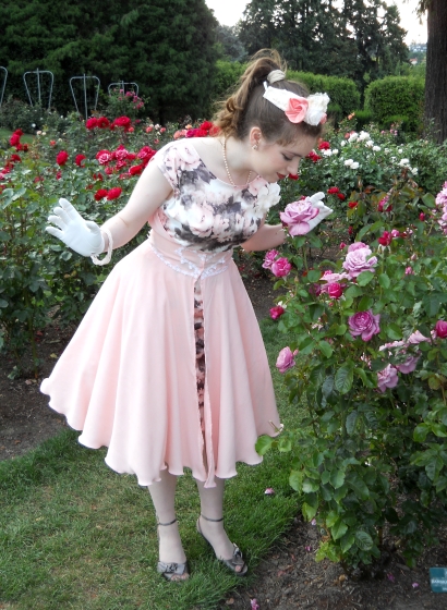 pink-1950s-party-dress 1950s-dress-in-a-rose-garden
