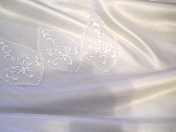silk-shantung-with-lace-motifs