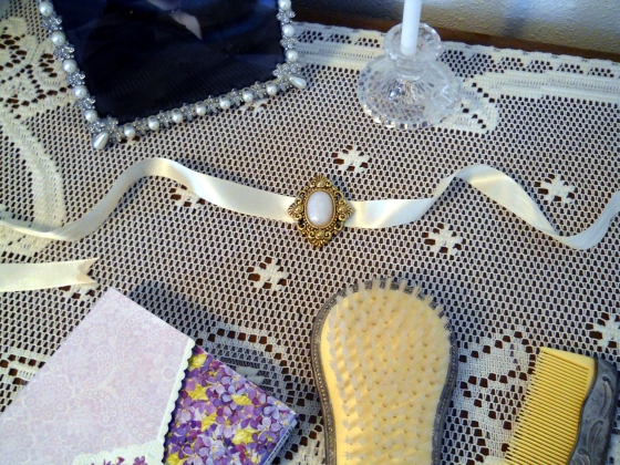 victorian-gold-choker-necklace