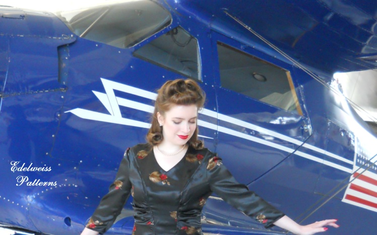 world-war-two-girl-with-airplane