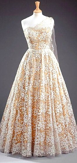queen-elizabeth-1950s-gown