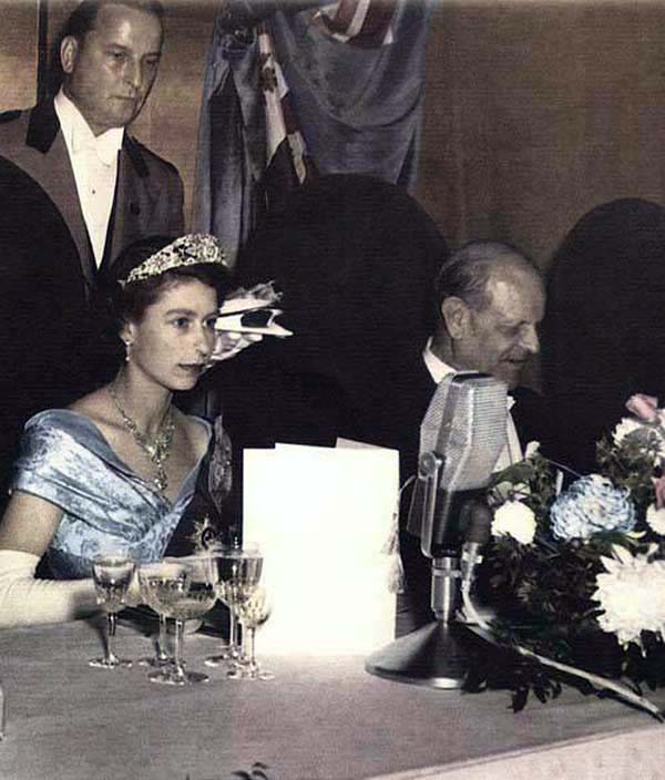 queen-elizabeth-royal-banquet-1950s